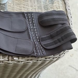 X-Large waist trainer with fish hooks and straps for extra support